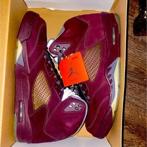 Air Jordan V 5 retro LS “Burgundy suede” Deadstock.